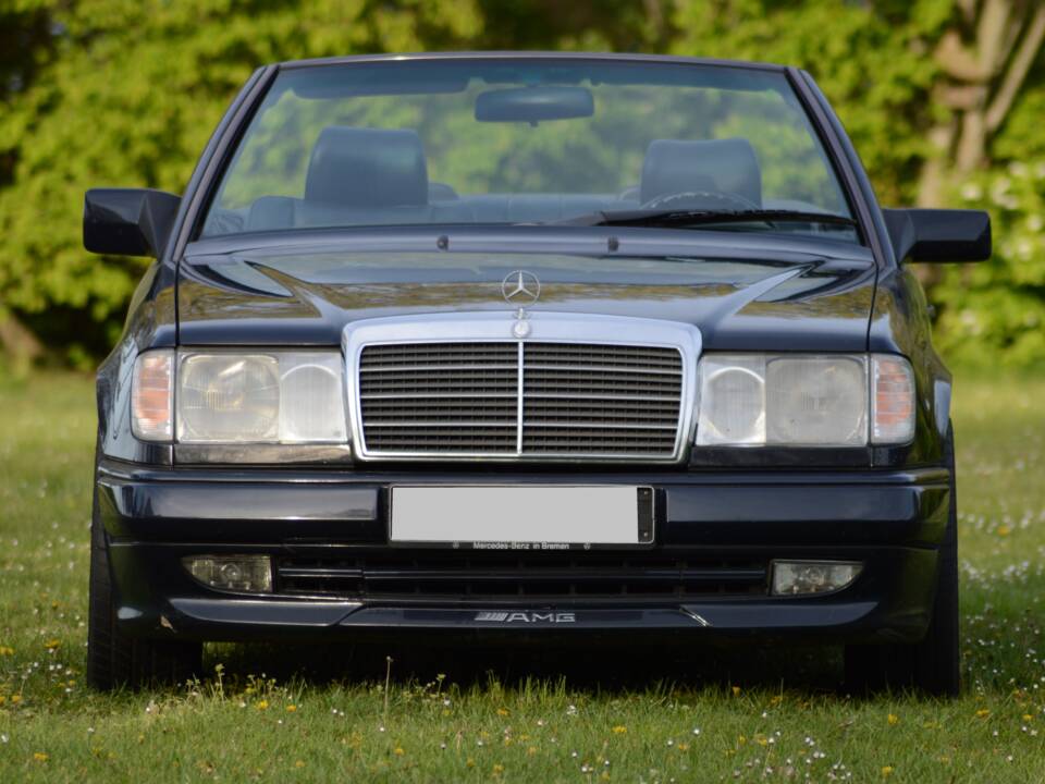 Image 9/22 of Mercedes-Benz 300 CE-24 (1993)