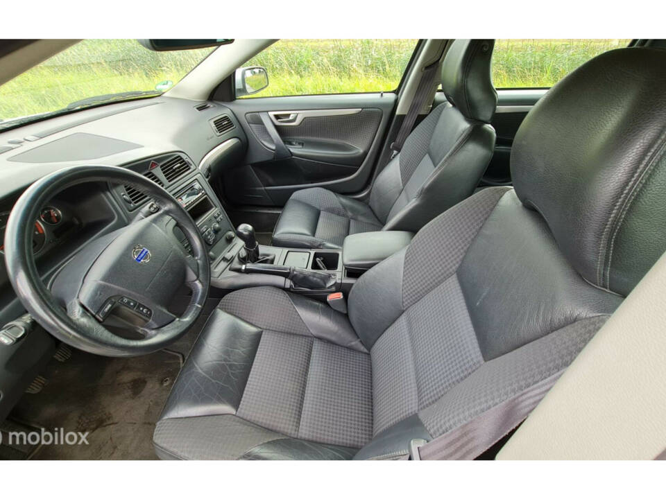 Immagine 25/46 di Volvo V 70 2.4 (2004)