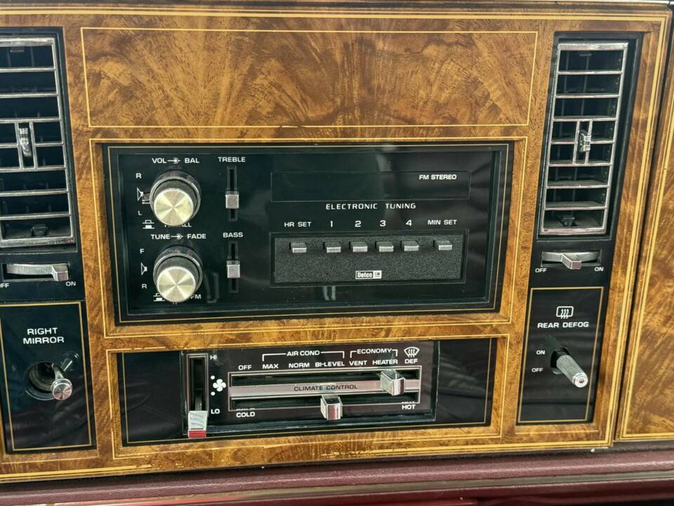 Bild 14/26 von Buick Riviera Coupe (1983)