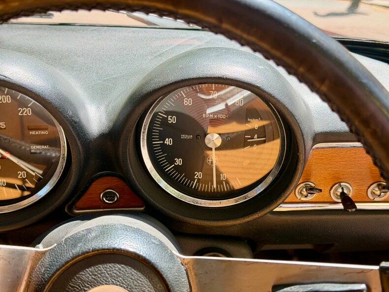Image 40/48 of Alfa Romeo Giulia 1600 GT Junior (1972)