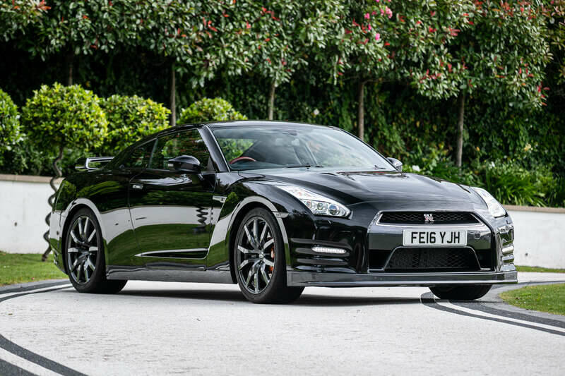 Bild 1/37 von Nissan GT-R Black Edition (2016)