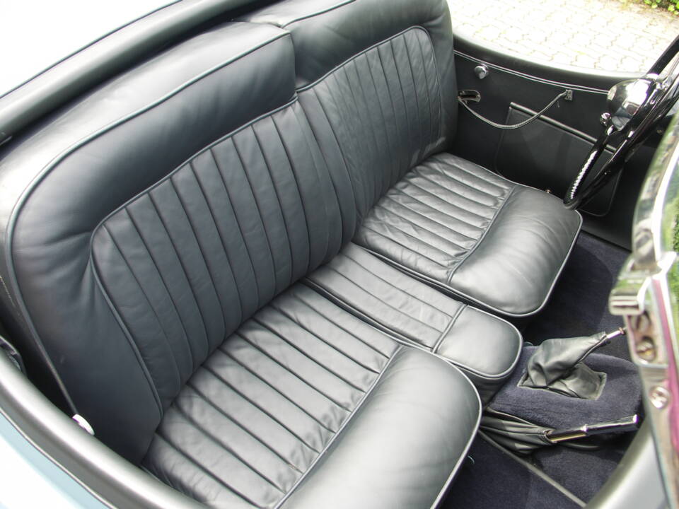 Immagine 19/54 di Jaguar XK 120 SE OTS (1953)
