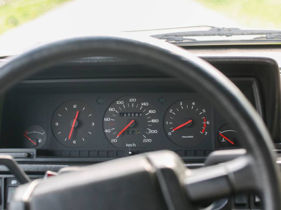 Bild 12/16 von Volvo 760 GLE (1986)