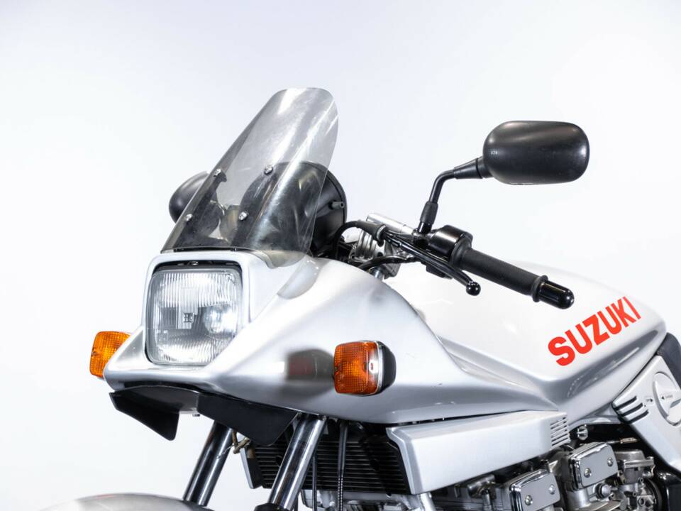 Afbeelding 30/35 van Suzuki GSX 1100 SZ Katana (1983)