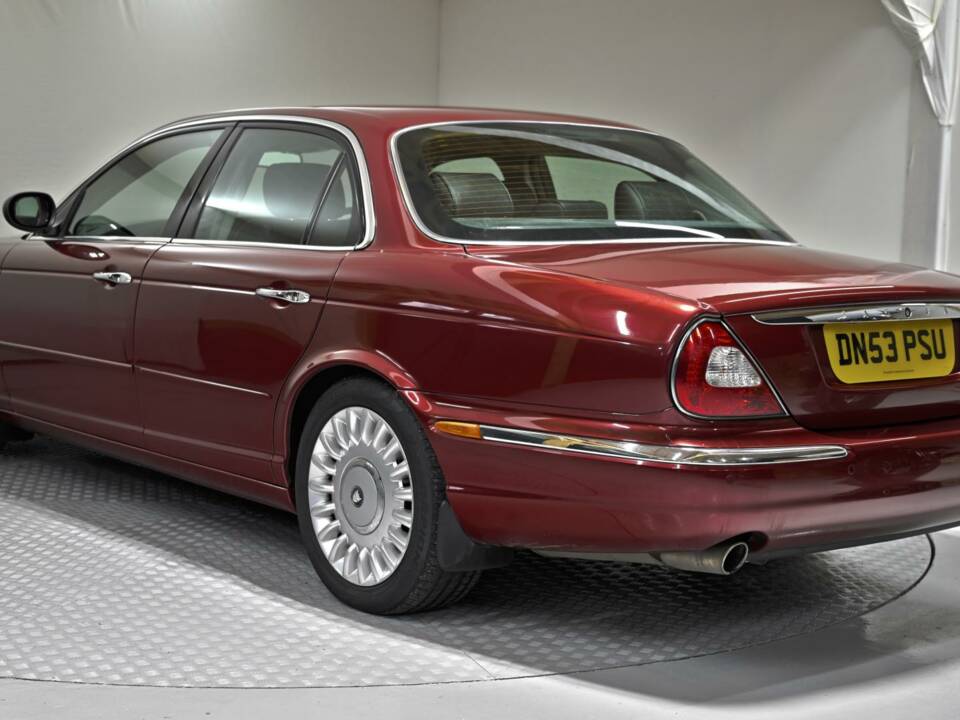 Imagen 10/50 de Jaguar XJR Super V8 (2004)