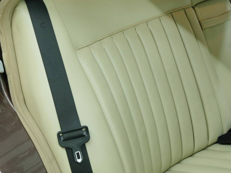 Bild 37/50 von Mercedes-Benz 380 SE (1984)