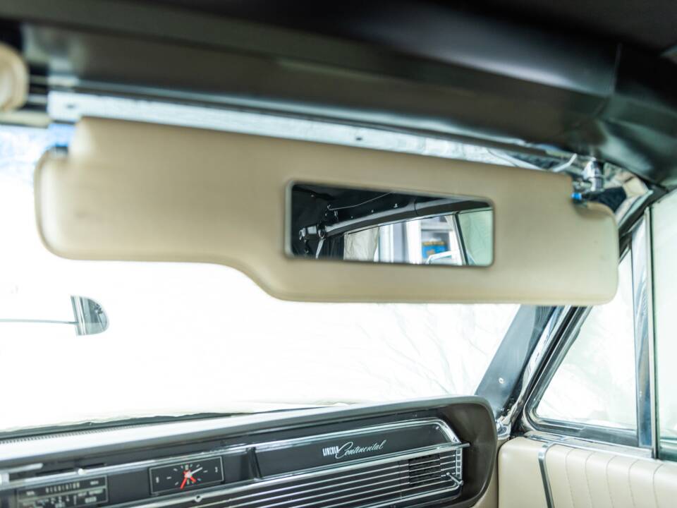 Bild 86/100 von Lincoln Continental Convertible (1965)