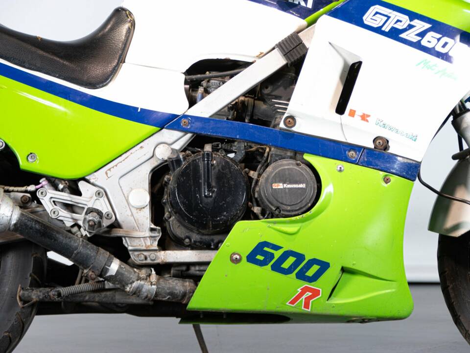 Image 34/36 of Kawasaki GPZ 600 R (1985)