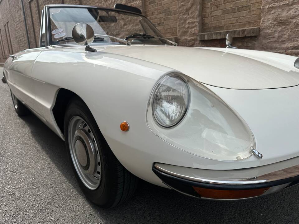 Image 16/63 of Alfa Romeo Spider 1300 Junior (1970)