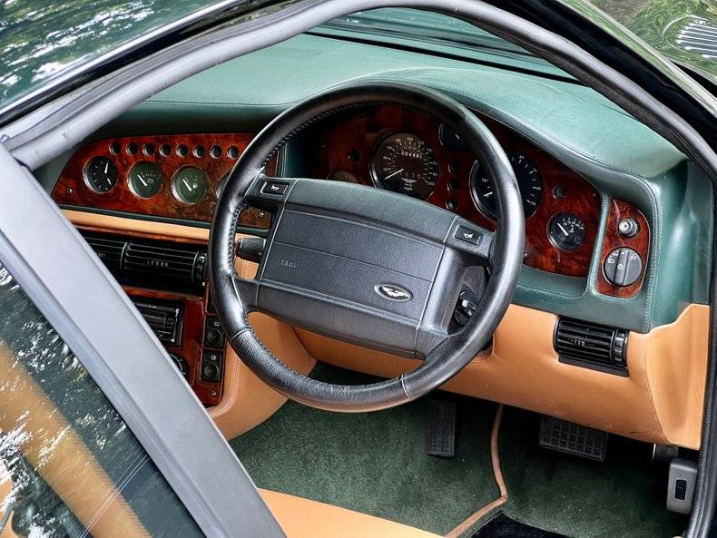 Immagine 10/49 di Aston Martin V8 Vantage V550 (1998)