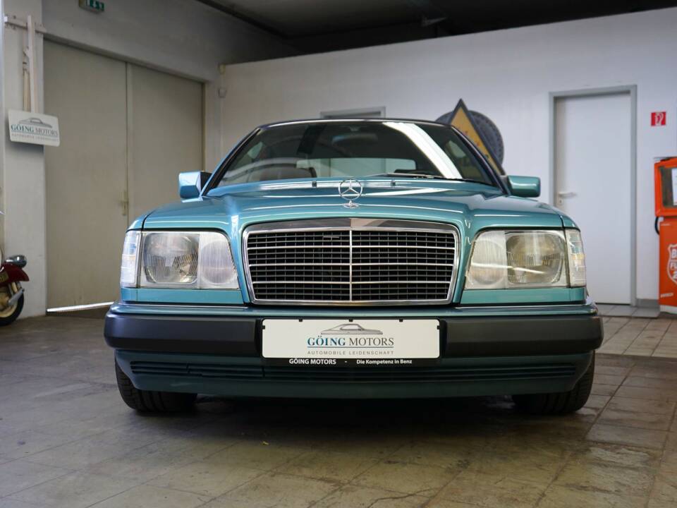 Afbeelding 5/50 van Mercedes-Benz 300 CE-24 (1993)