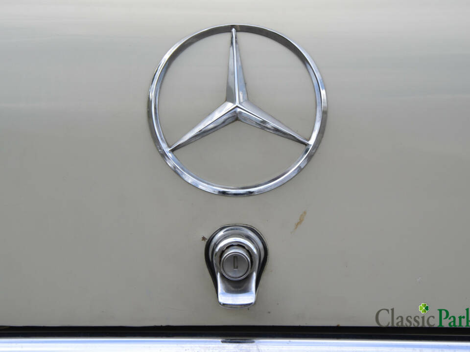 Image 49/50 of Mercedes-Benz 200 (1965)