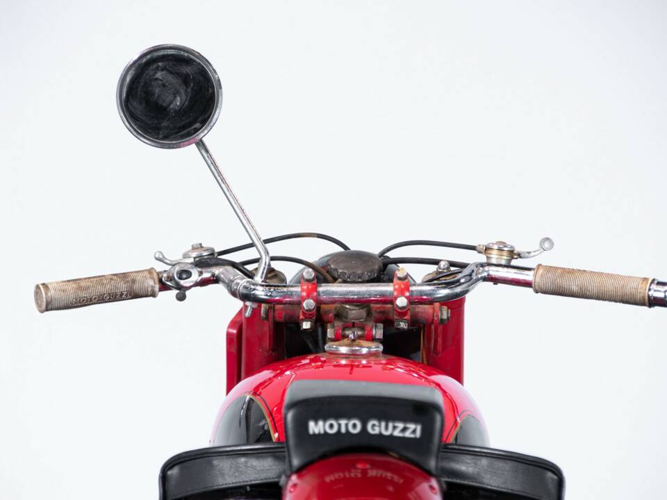 Image 28/50 de Moto Guzzi 250 SS (1950)
