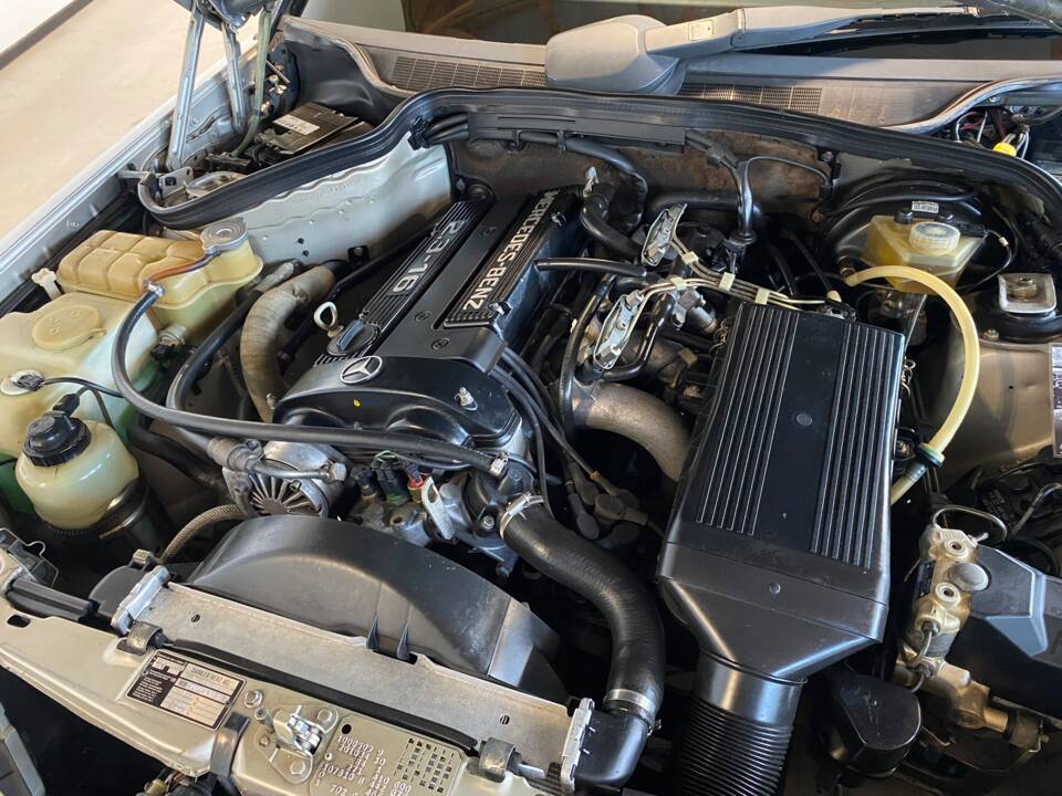 Bild 39/66 von Mercedes-Benz 190 E 2.3-16V (1986)