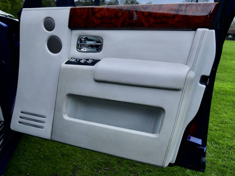Image 48/50 of Rolls-Royce Phantom VII (2009)