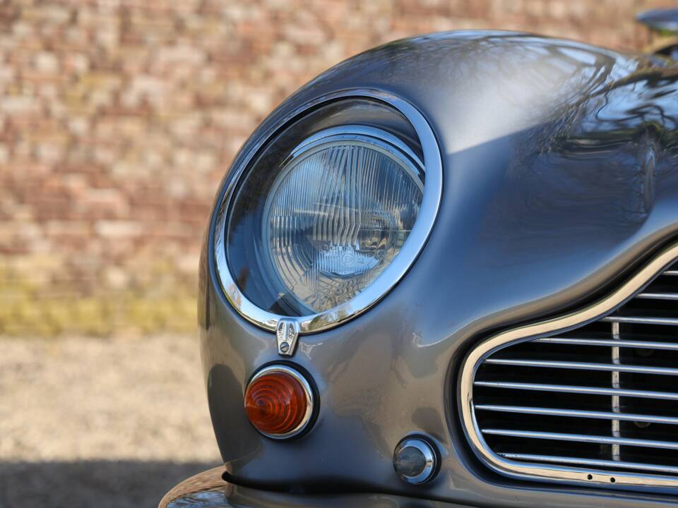 Bild 37/50 von Aston Martin DB 6 (1968)