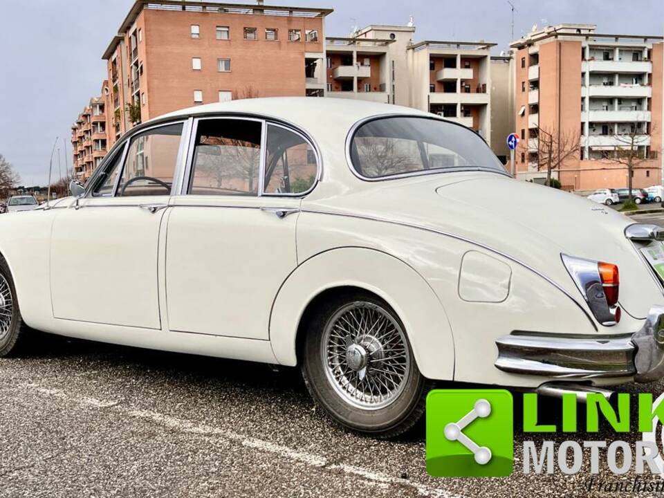Image 3/10 of Jaguar Mk II 3.8 (1967)