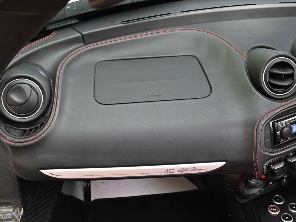 Image 29/50 of Alfa Romeo 4C Spider (2017)