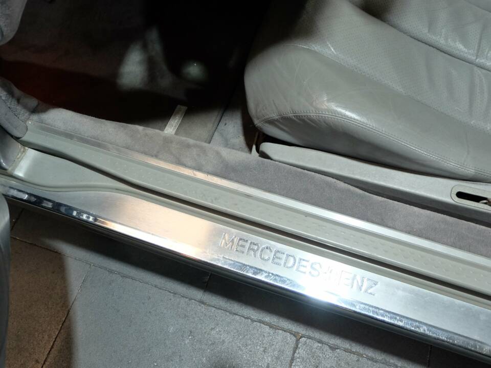 Image 6/34 of Mercedes-Benz 500 SL (1991)