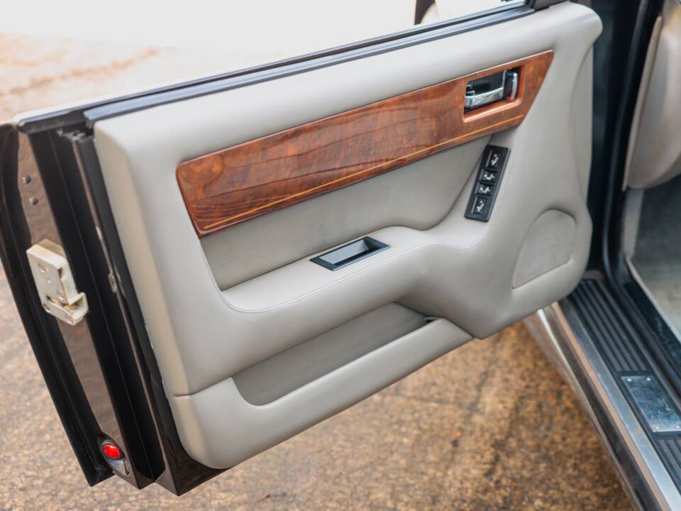 Imagen 43/50 de Aston Martin Virage Volante (1994)