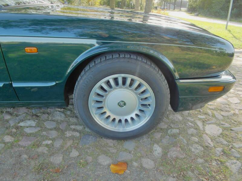 Image 51/76 de Jaguar XJ12 6.0 (1995)