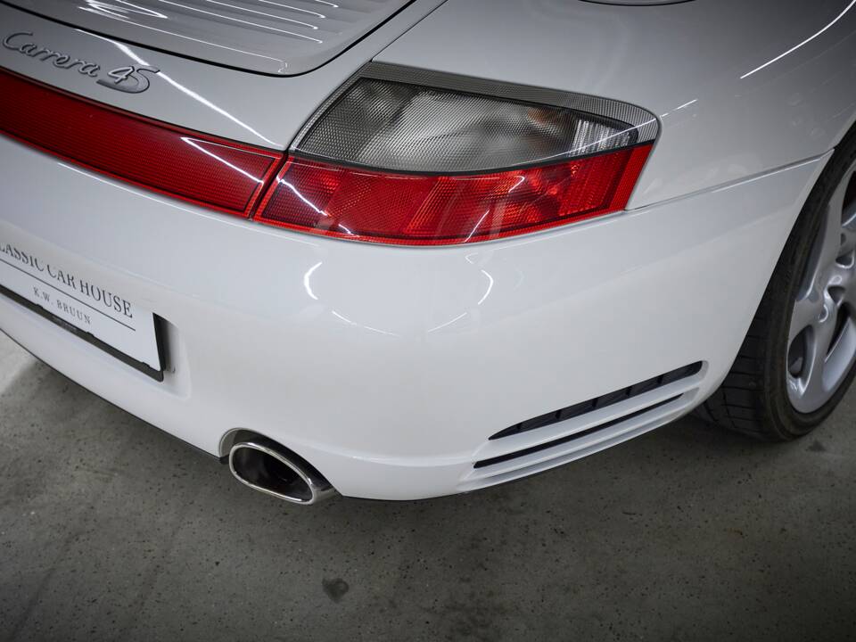 Imagen 69/98 de Porsche 911 Carrera 4S (2004)