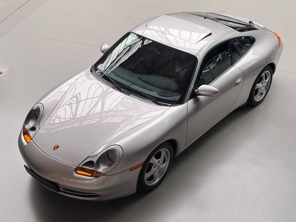 Immagine 1/33 di Porsche 911 Carrera (1996)