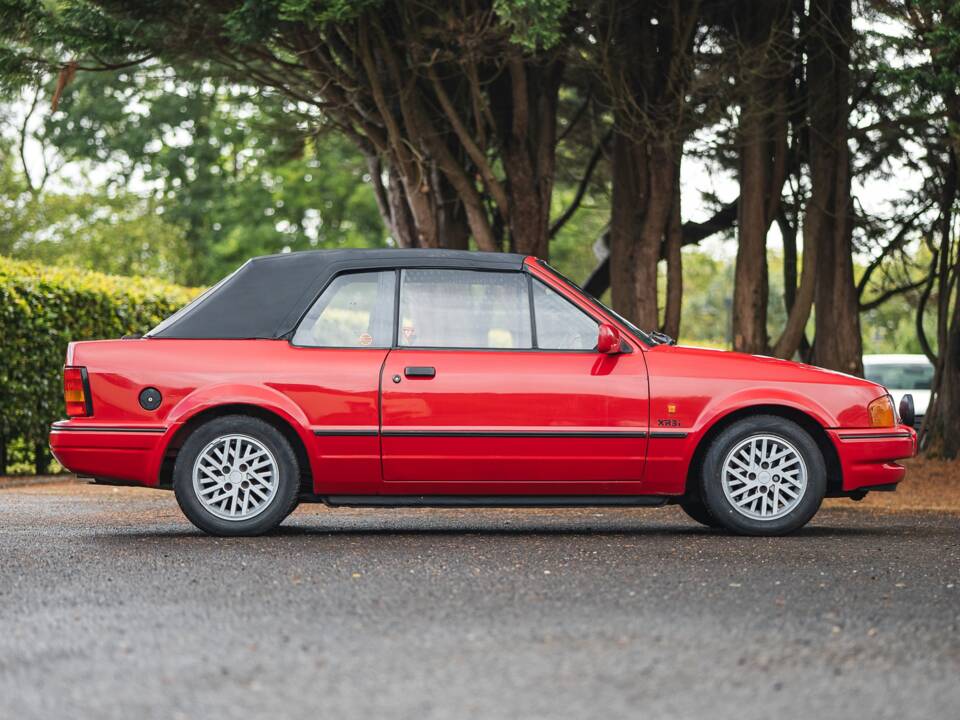 Immagine 4/50 di Ford Escort IV XR3i (1987)