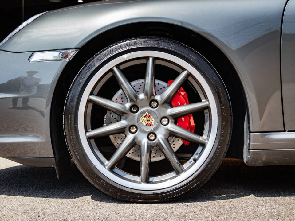 Bild 8/50 von Porsche 911 Carrera 4S (2006)