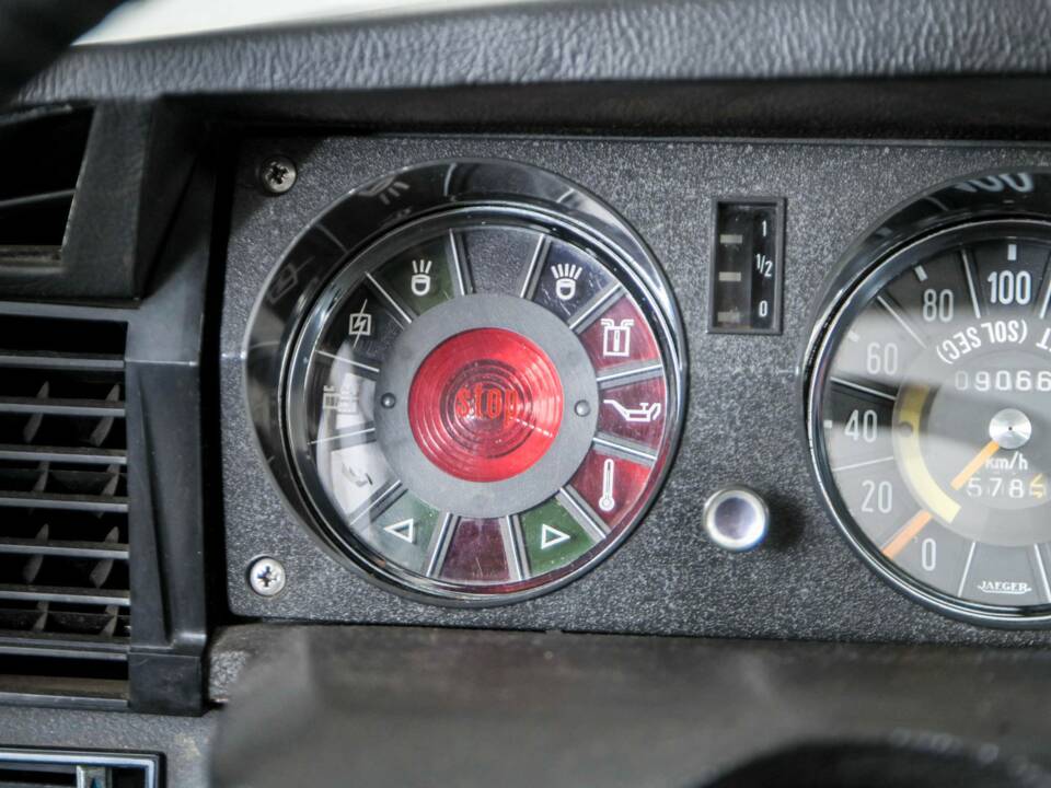 Image 20/50 of Citroën D Spécial (1971)