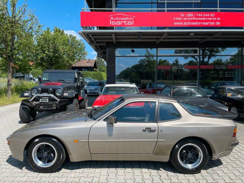 Image 1/20 of Porsche 944 (1983)