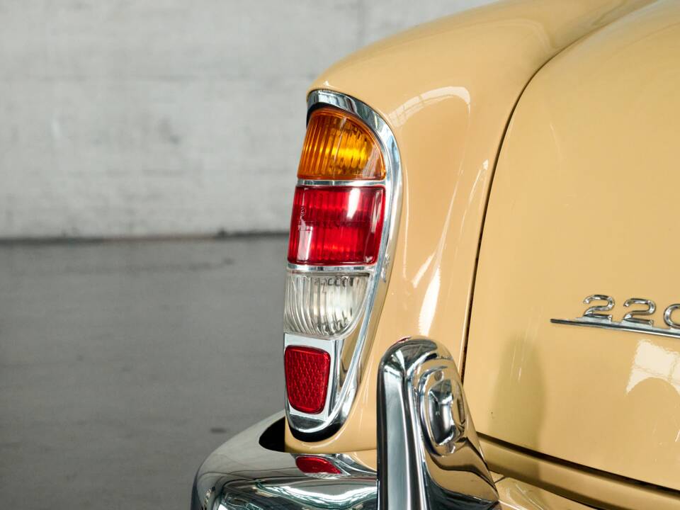 Immagine 34/50 di Mercedes-Benz 220 S Cabriolet (1958)