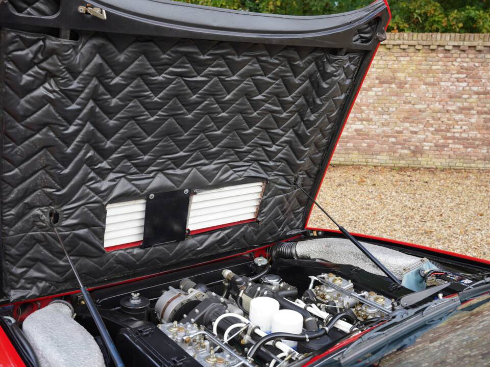 Image 15/50 de Ferrari 365 GT4 2+2 (1974)