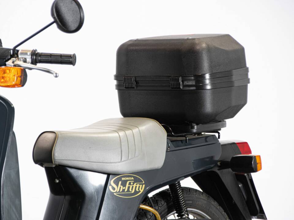 Image 29/44 of Honda SH 50 Fifty (1987)