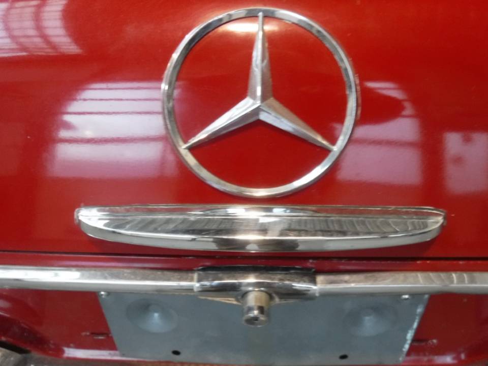 Imagen 32/50 de Mercedes-Benz 230 SL (1964)