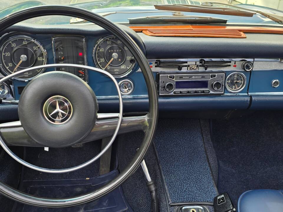 Image 7/12 of Mercedes-Benz 280 SL (1970)
