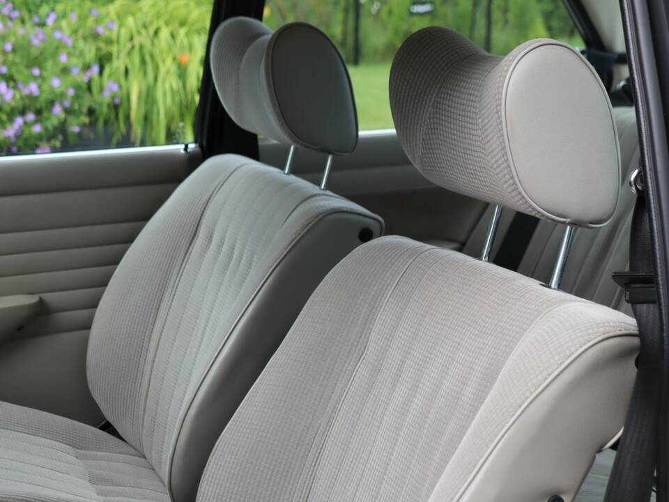 Image 36/50 of BMW 323i (1980)