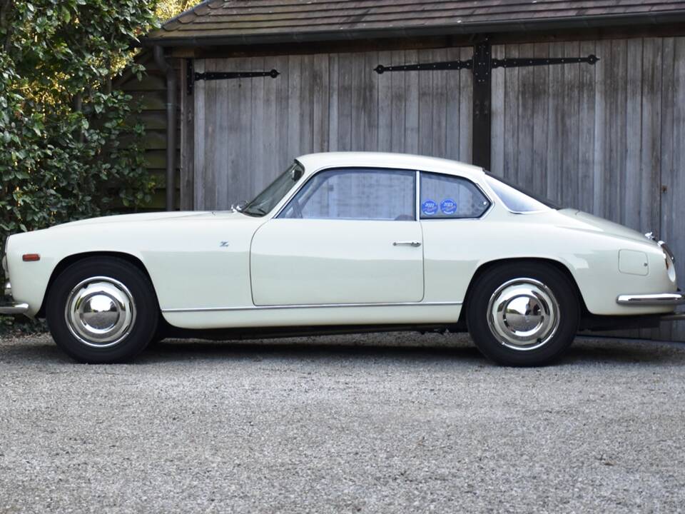 Image 2/43 of Lancia Flaminia Sport Zagato (1961)