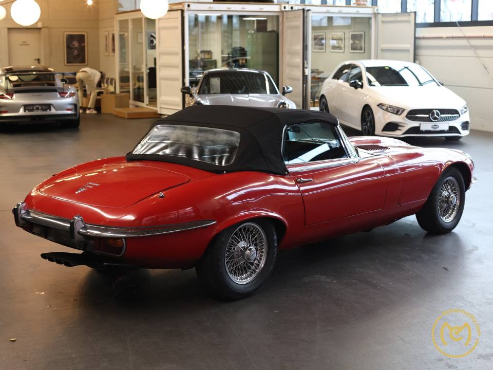 Image 4/20 of Jaguar E-Type V12 (1973)