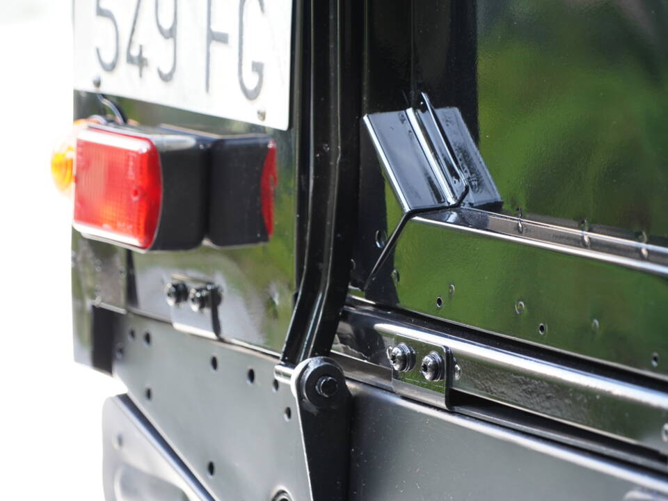 Bild 75/97 von Land Rover Defender 90 Td5 (2000)