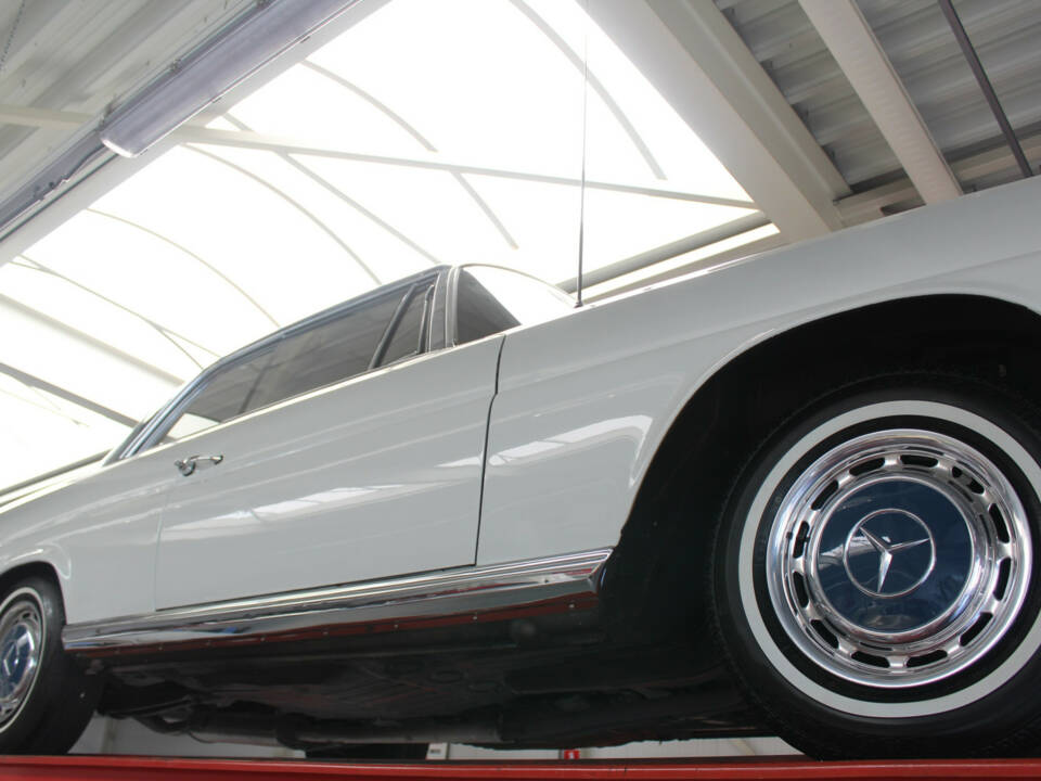 Image 43/50 of Mercedes-Benz 280 SE (1968)