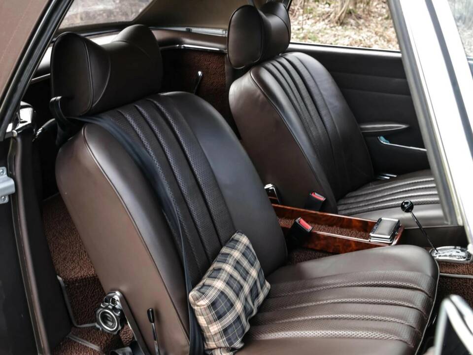 Image 16/21 de Mercedes-Benz 280 SL (1969)