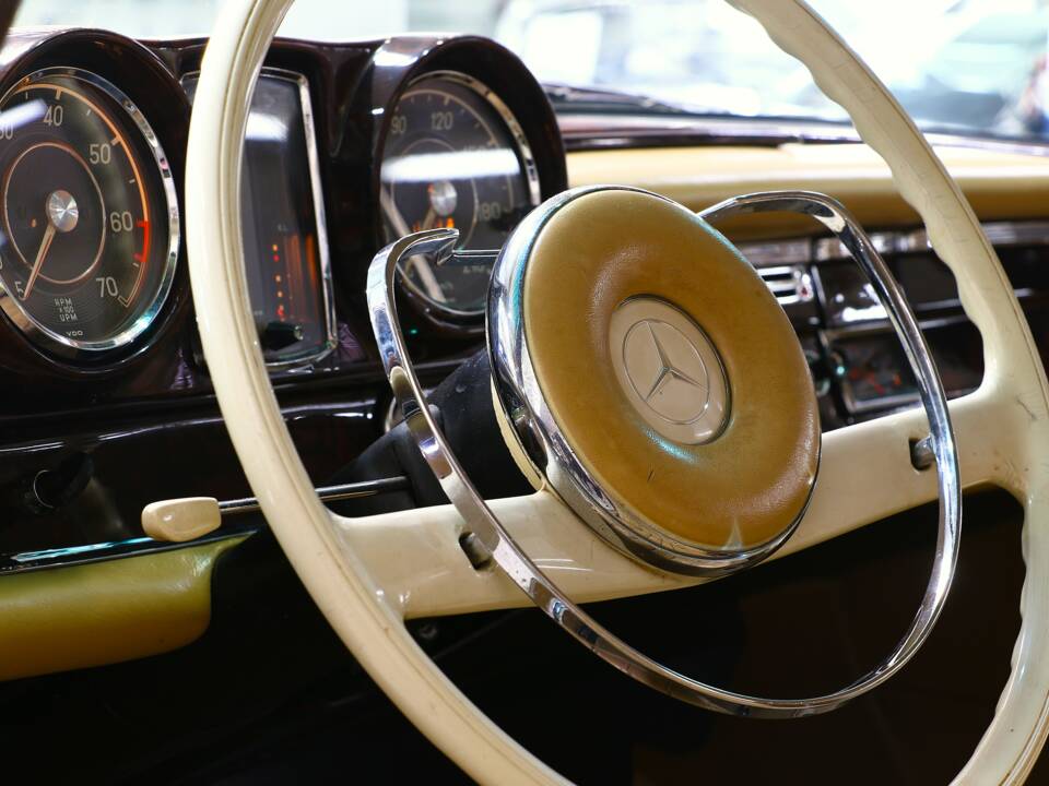 Bild 14/39 von Mercedes-Benz 220 SE b (1964)