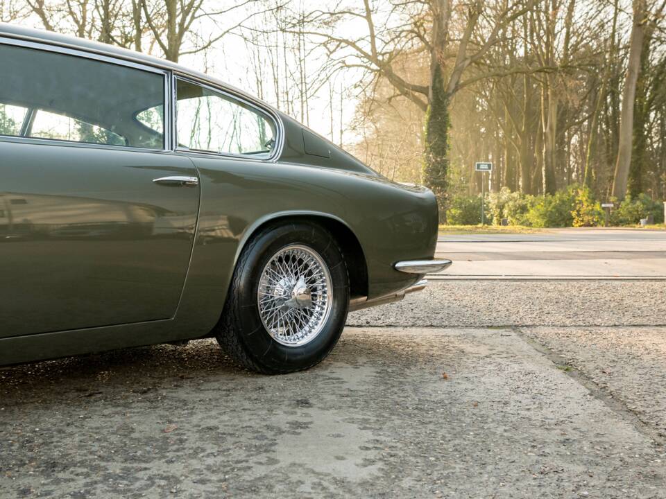 Immagine 13/36 di Aston Martin DB 6 Mk II (1970)