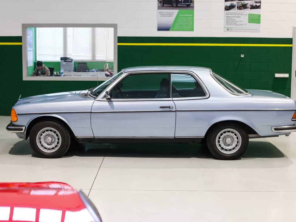 Bild 6/18 von Mercedes-Benz 230 C (1977)