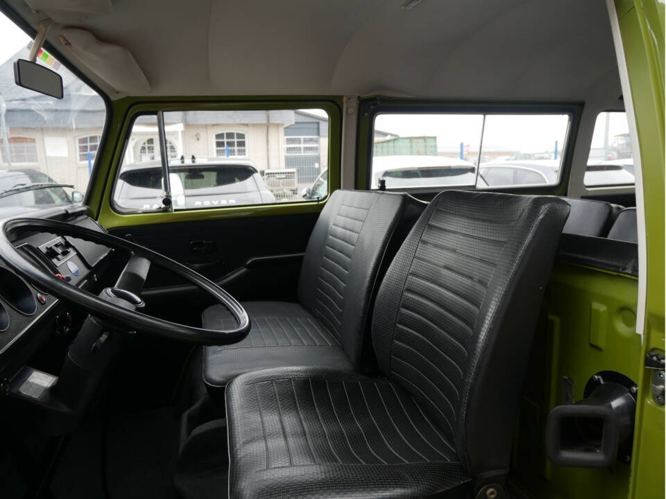 Immagine 9/21 di Volkswagen T2b Deluxe (1975)
