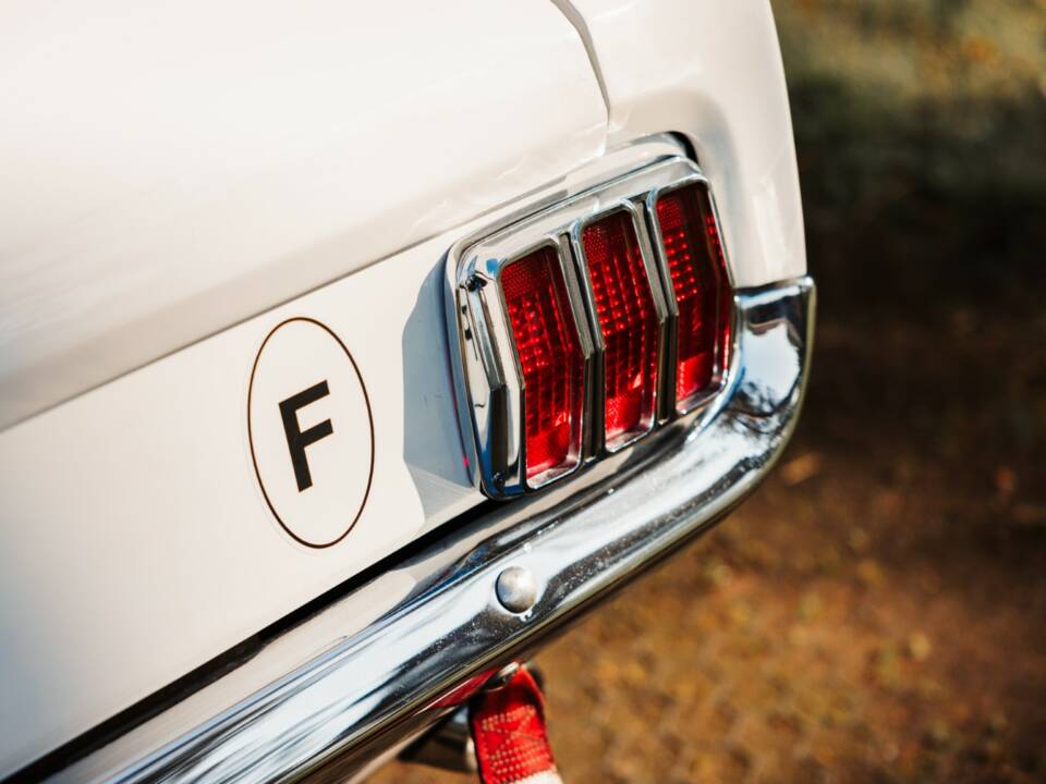 Image 16/19 of Ford Mustang Notchback (1965)