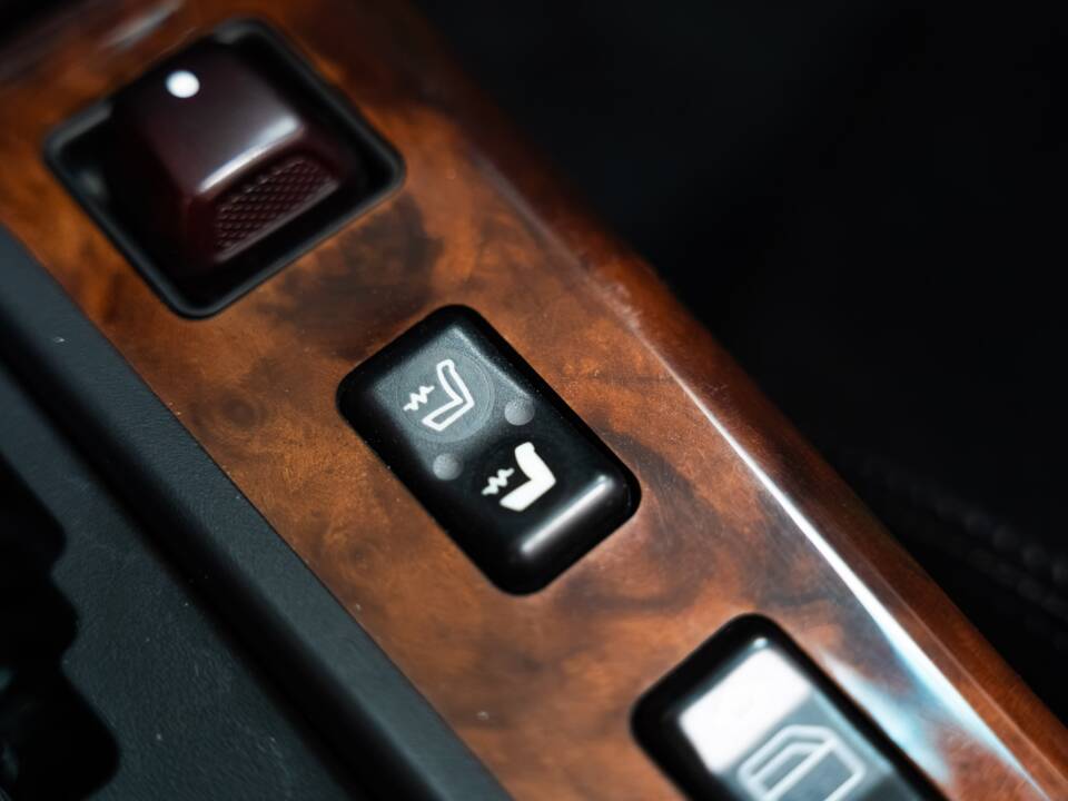 Image 19/37 of Mercedes-Benz SL 320 (1993)