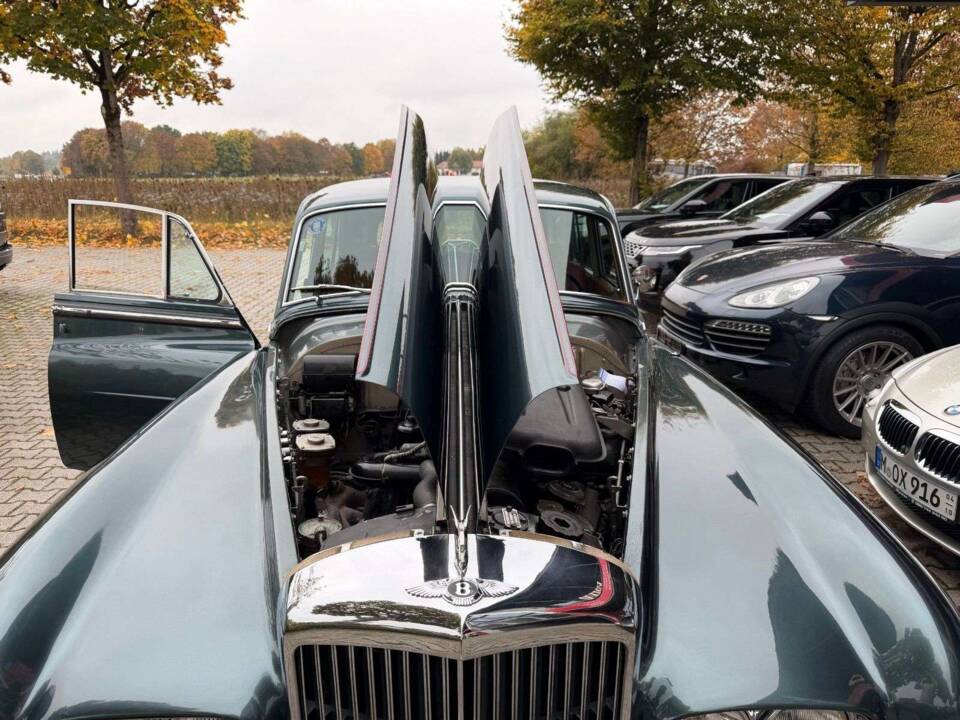 Image 24/36 of Bentley S 3 (1965)