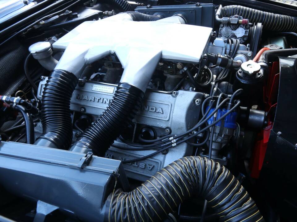 Image 37/50 of Aston Martin DBS V8 (1972)